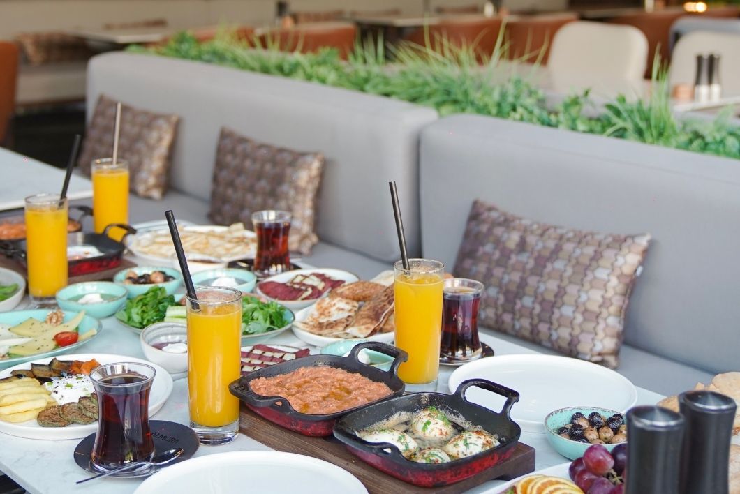 almora lounge şişli kahvaltı